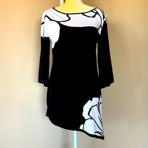 Premise Black and white tunic  Med NWT